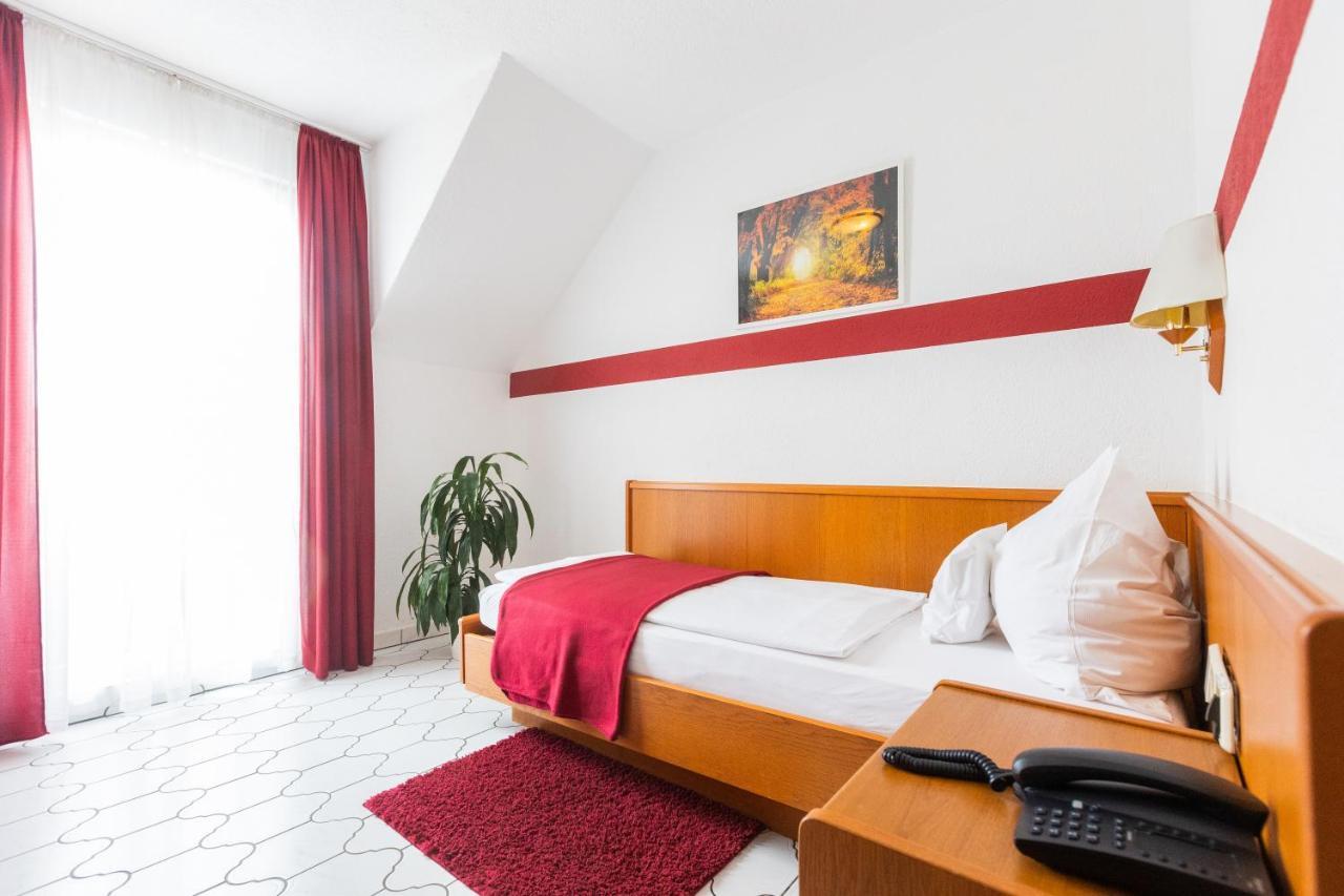 Hotel Weinhaus Wiedemann Ginsheim-Gustavsburg Quarto foto