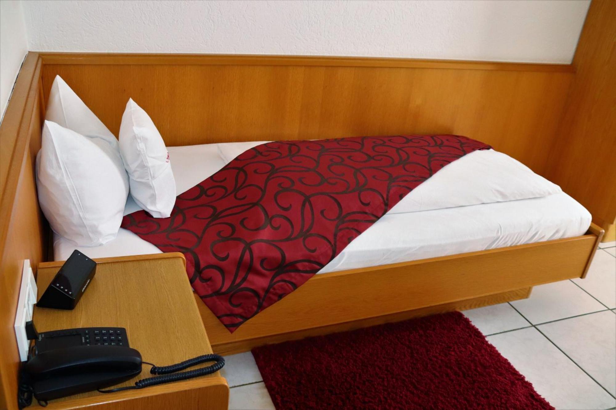 Hotel Weinhaus Wiedemann Ginsheim-Gustavsburg Quarto foto